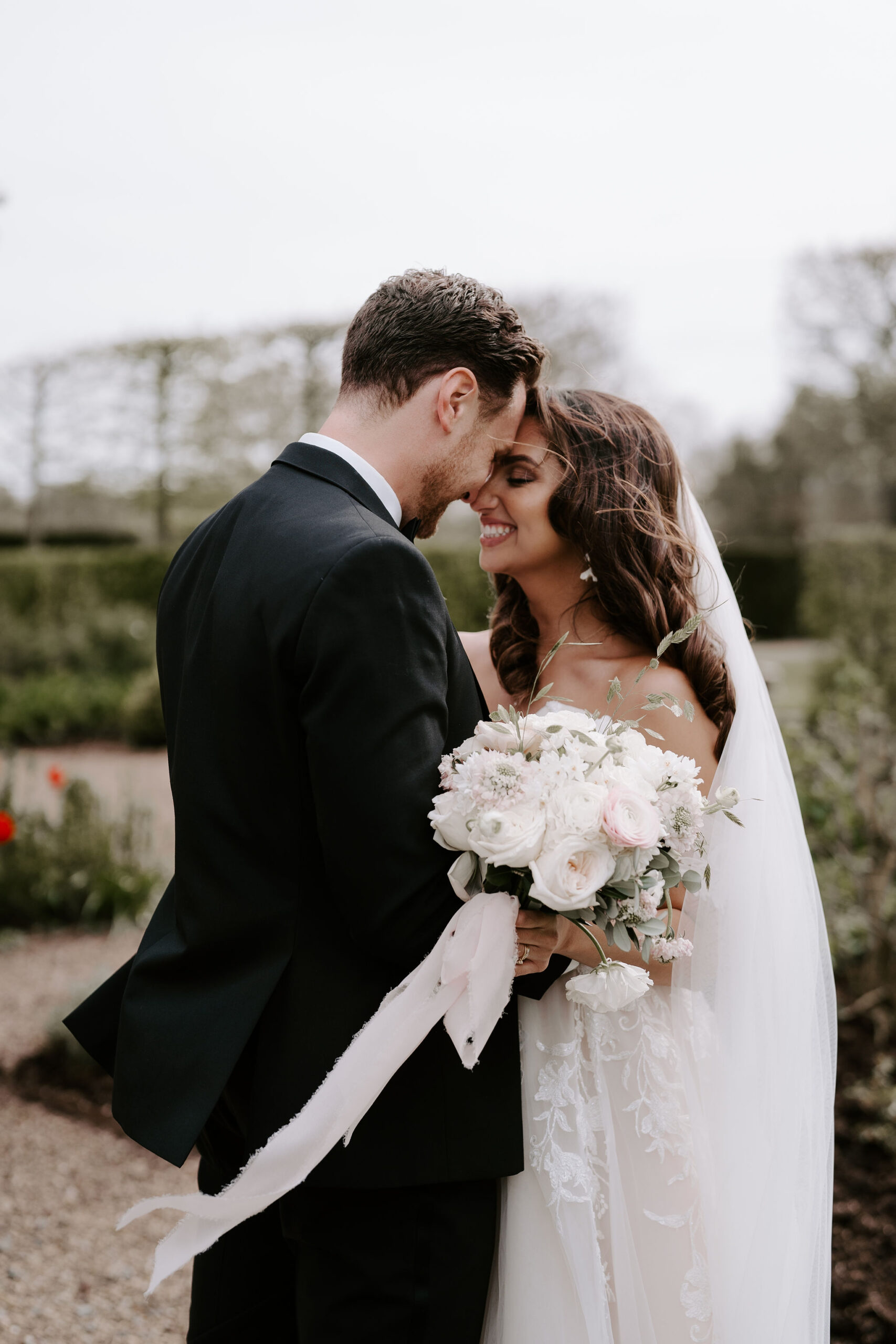 Tulle, O'Hara roses and decadence at this April wedding at luxury venue Iscoyd Park!