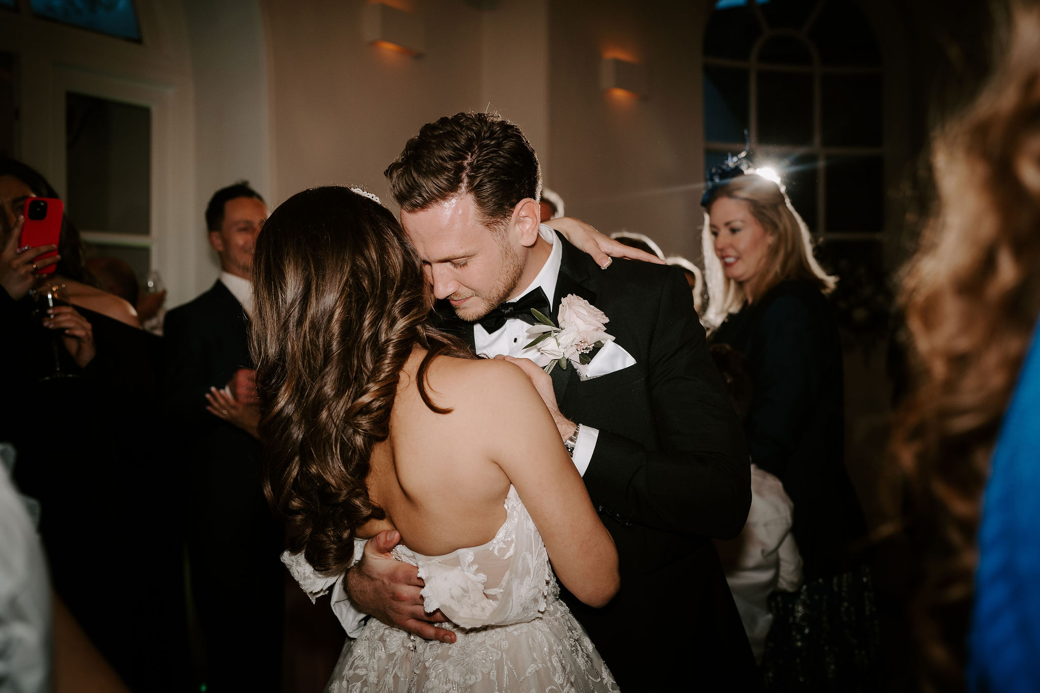 Tulle, O'Hara roses and decadence at this April wedding at luxury venue Iscoyd Park!