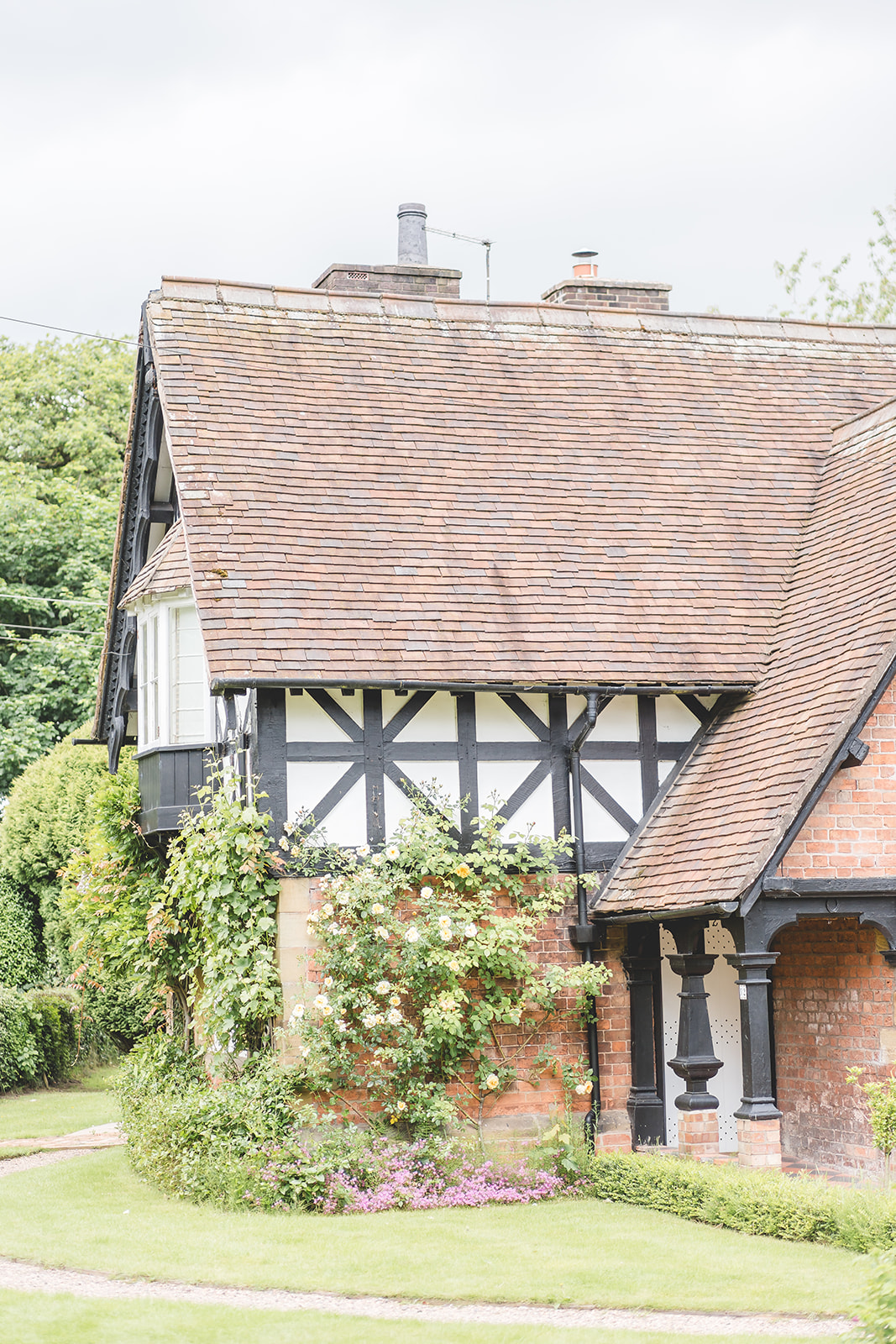 Hot pinks and coral wedding theme for classic English June wedding at Iscoyd Park by Sarah Horton Photography