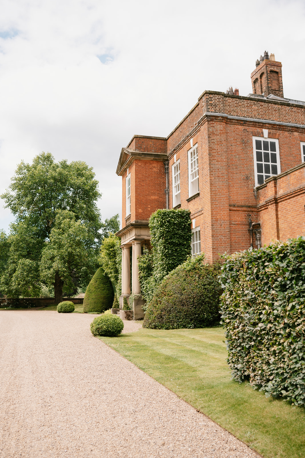 Oversized bows and mocha wedding scheme at this classic English country wedding by Toria Frances Photography