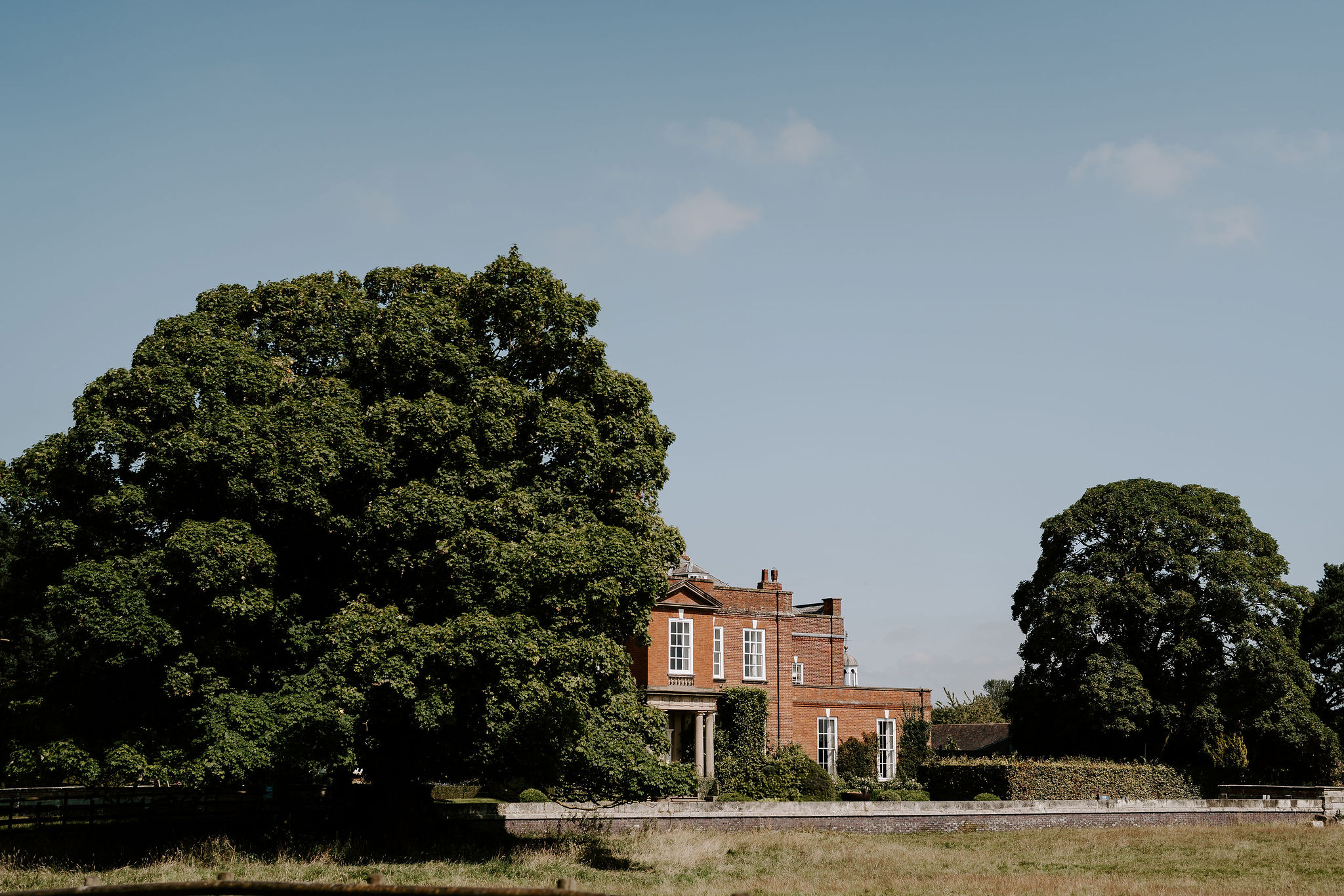 Summer elegance at luxury British wedding venue Iscoyd Park by Lauren Juliette Photography