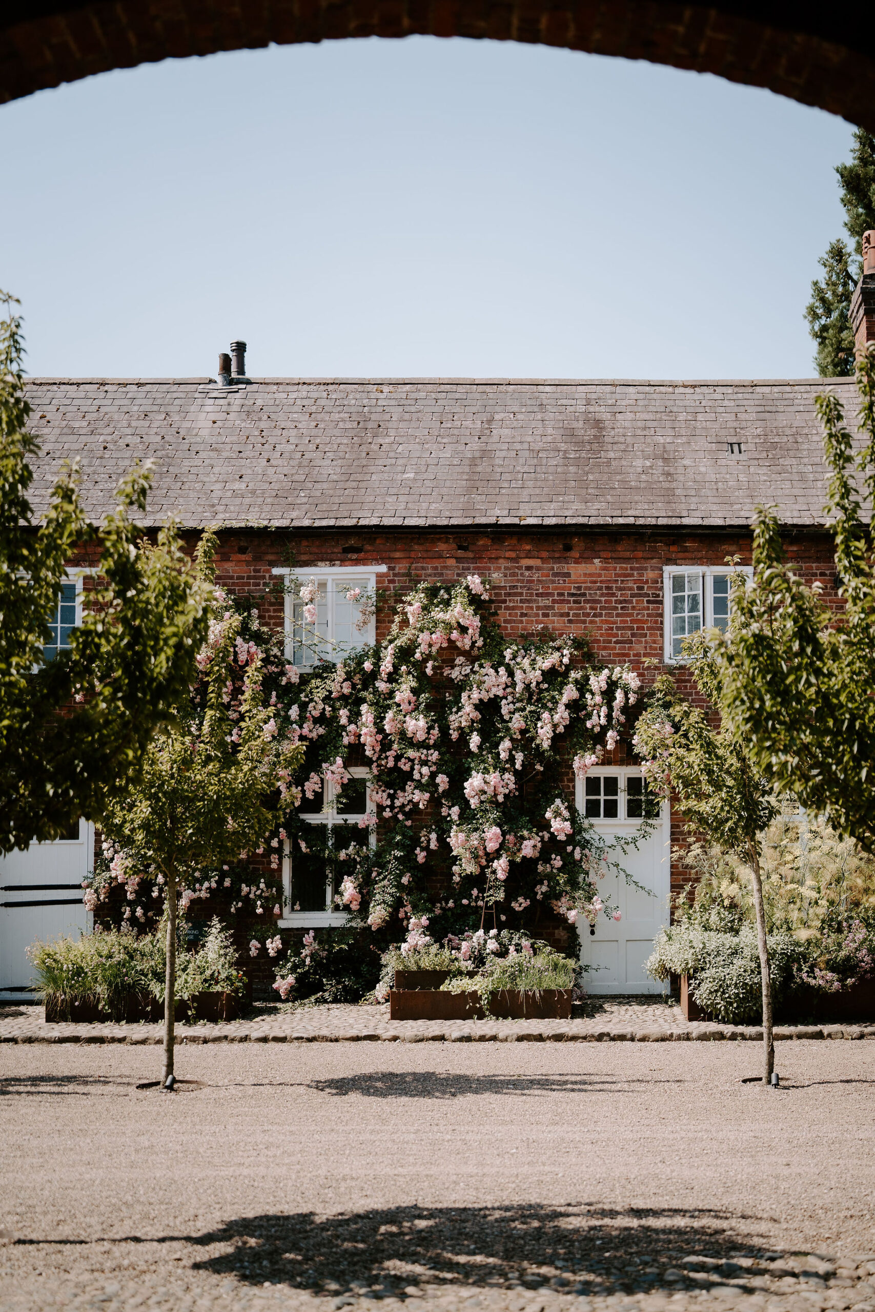 Summer elegance at luxury British wedding venue Iscoyd Park by Lauren Juliette Photography