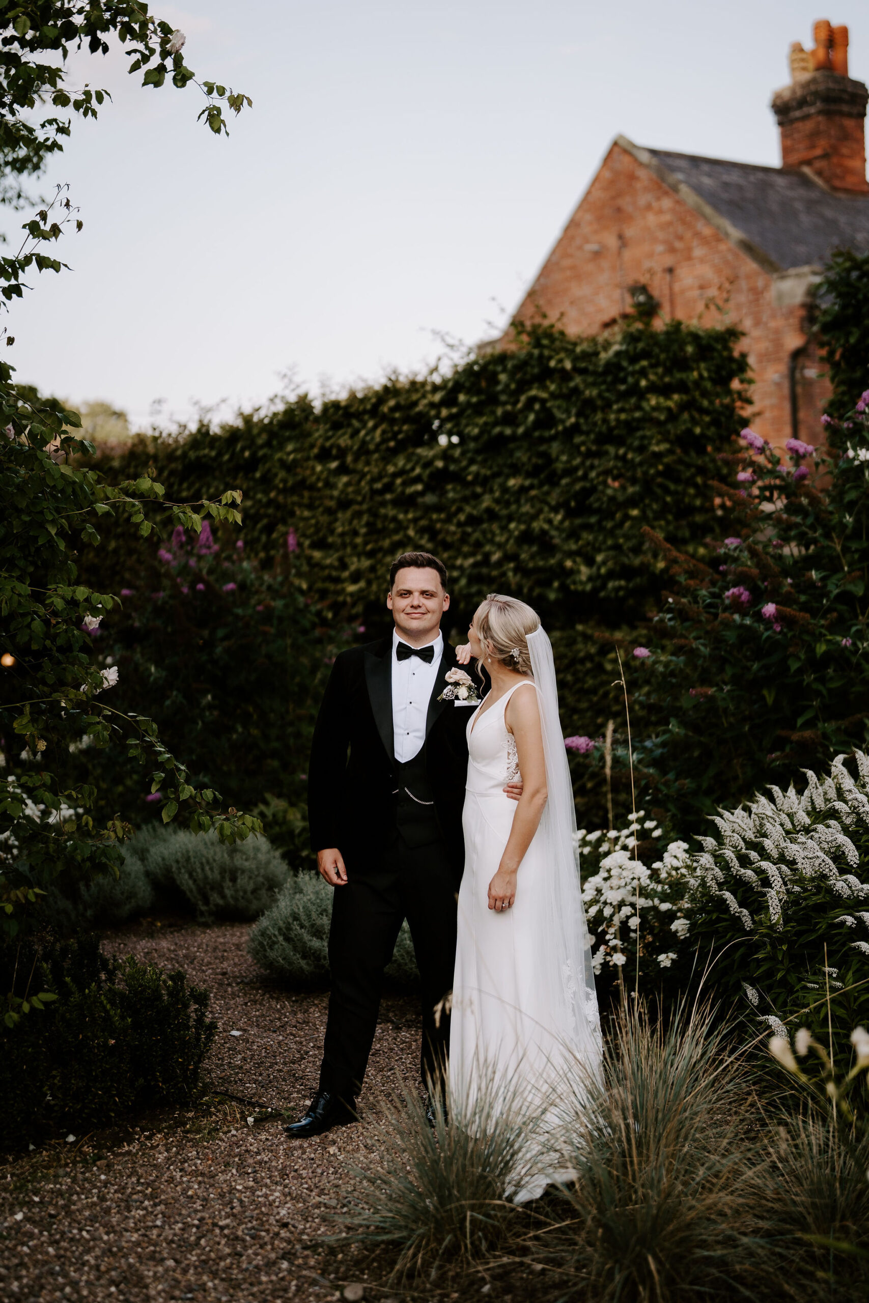 Summer elegance at luxury British wedding venue Iscoyd Park by Lauren Juliette Photography