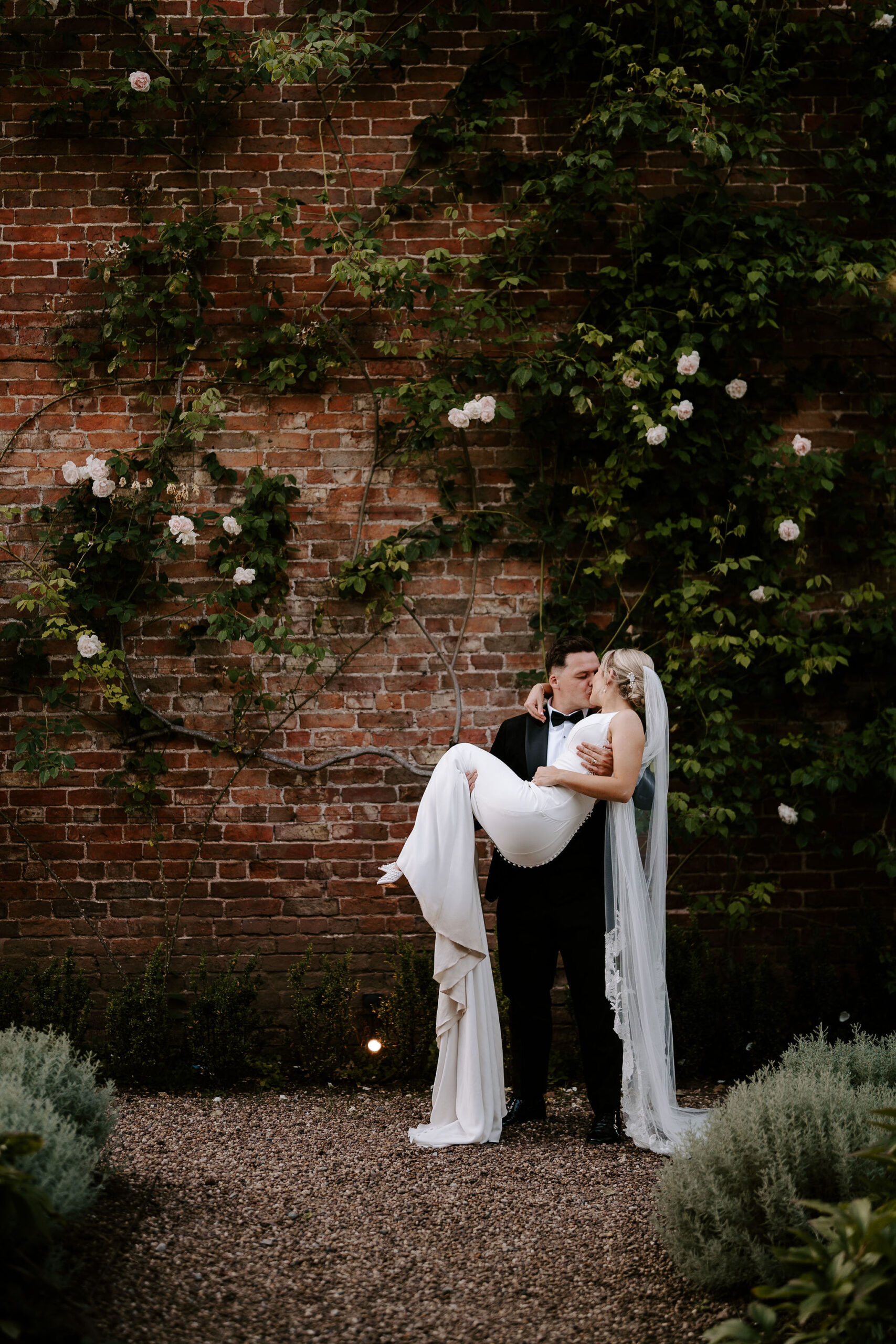 Summer elegance at luxury British wedding venue Iscoyd Park by Lauren Juliette Photography