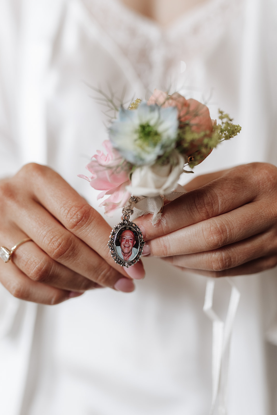 Check out this colour pop modern luxe wedding with coral florals at Iscoyd Park by Lucy Henzell Photography