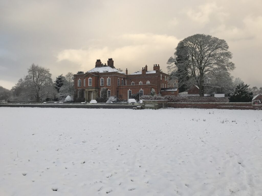 Looking for Winter Wedding inspiration. We show you how to create a Winter Wonderland Wedding at luxury venue Iscoyd Park.