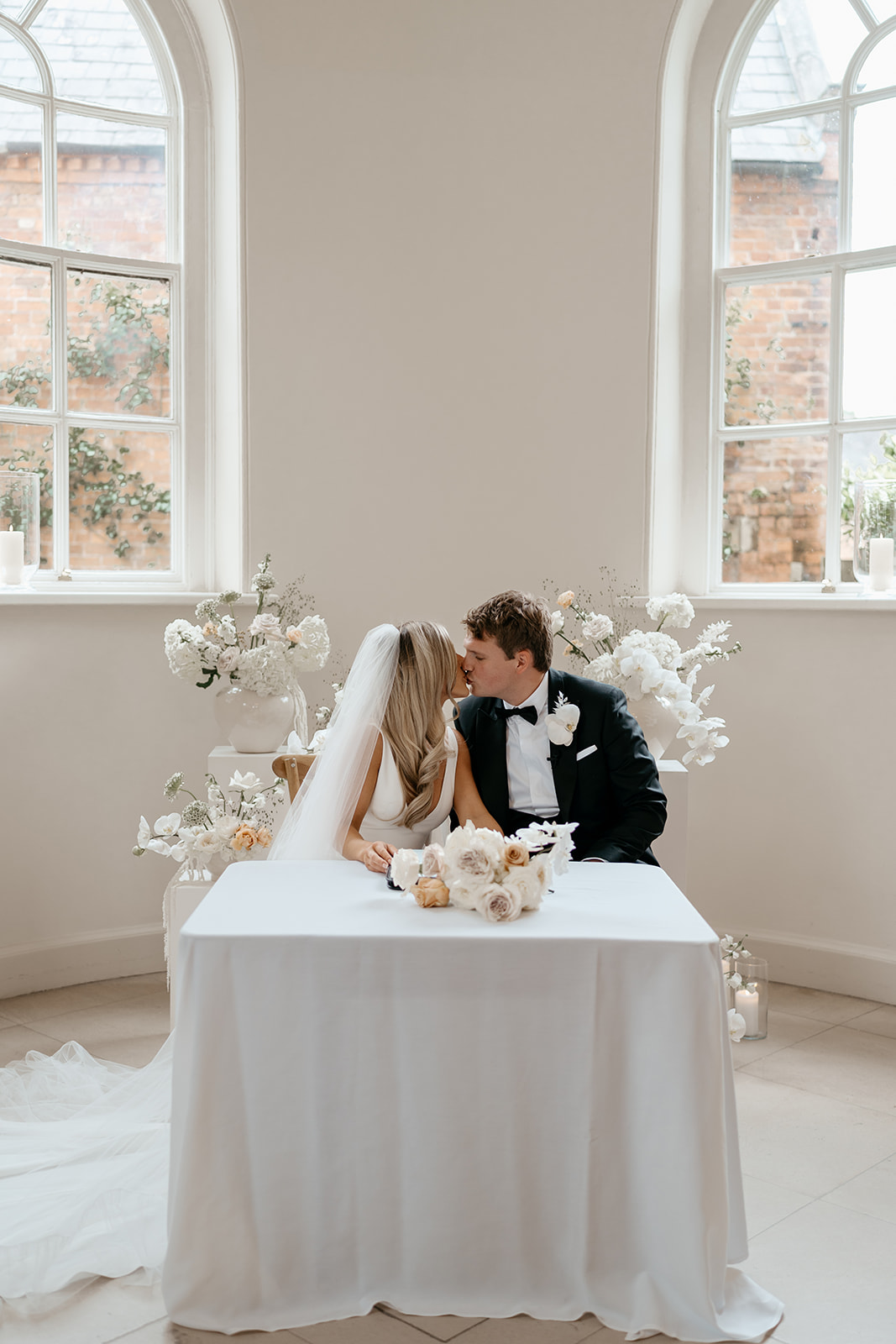 Check out this modern luxe themed wedding at Iscoyd Park by Lauren Stacey Photography