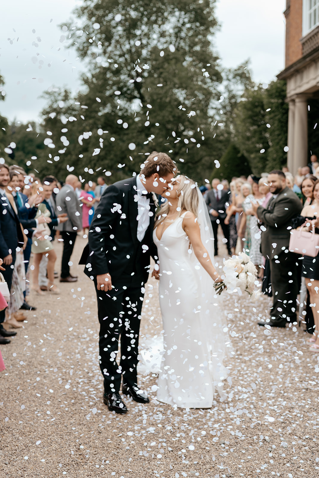 Check out this modern luxe themed wedding at Iscoyd Park by Lauren Stacey Photography