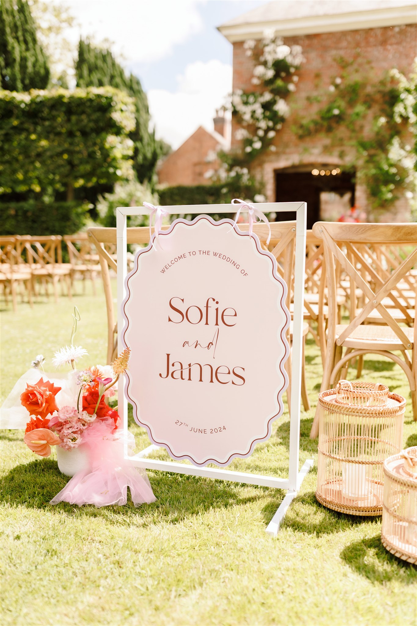 Red hot red romance at Iscoyd Park with an outdoor summer wedding at this exclusive venue