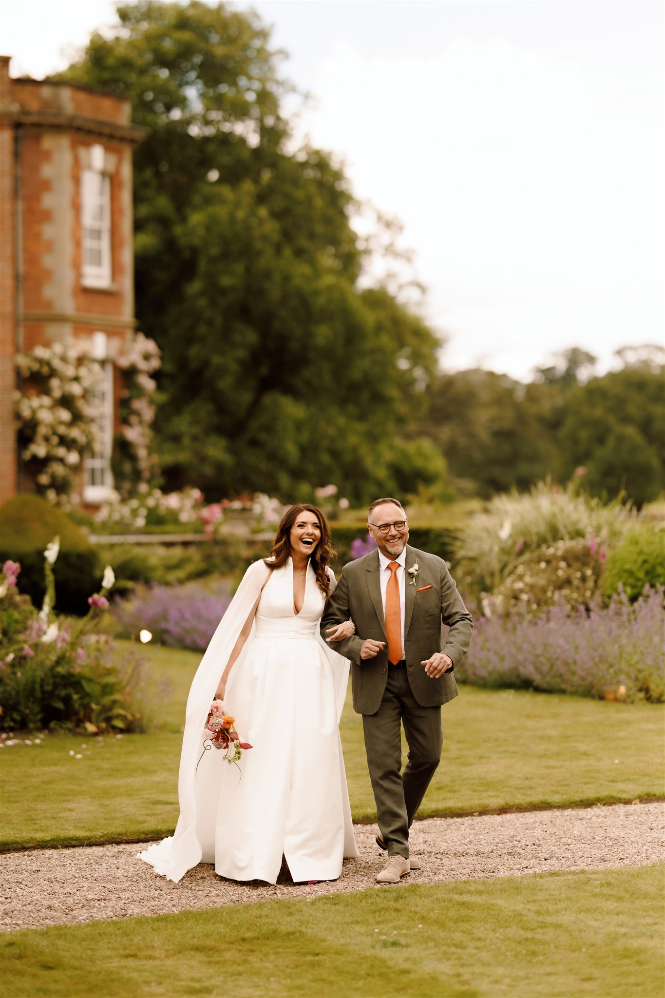 Red hot red romance at Iscoyd Park with an outdoor summer wedding at this exclusive venue