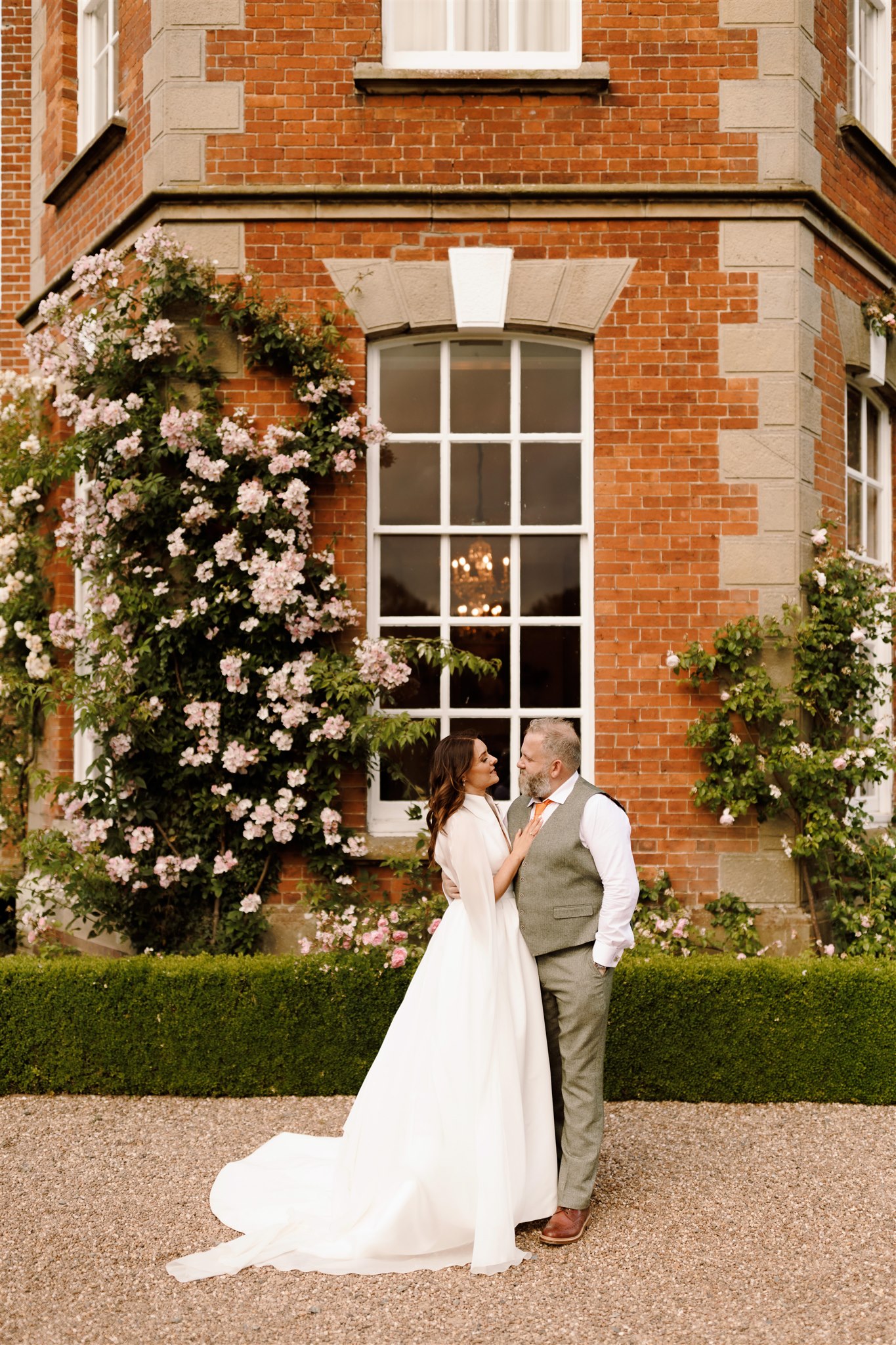 Red hot red romance at Iscoyd Park with an outdoor summer wedding at this exclusive venue