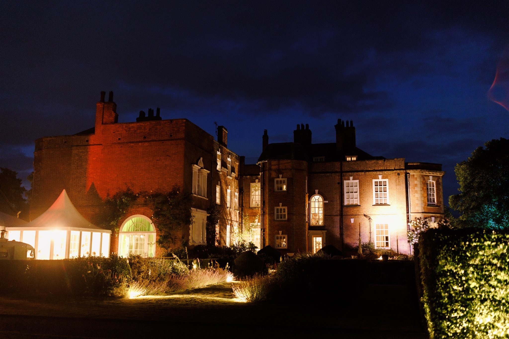 Red hot red romance at Iscoyd Park with an outdoor summer wedding at this exclusive venue