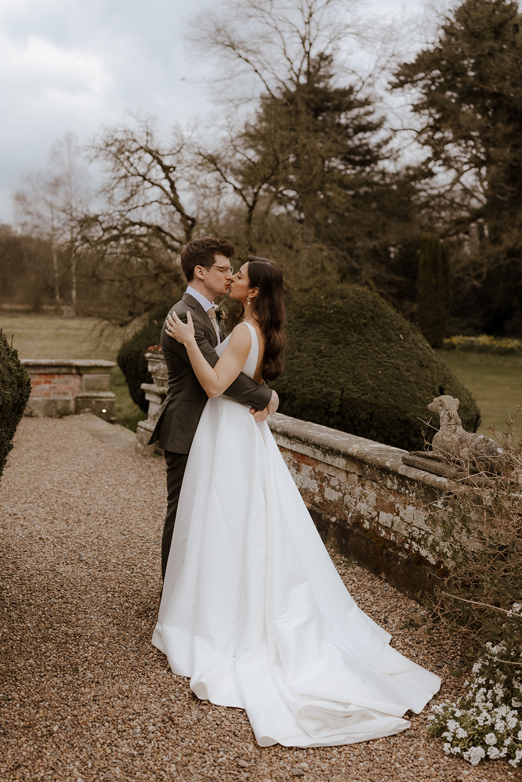 Music, pearls and national flower emblems themes reign supreme at this Iscoyd Park Spring 2025 wedding