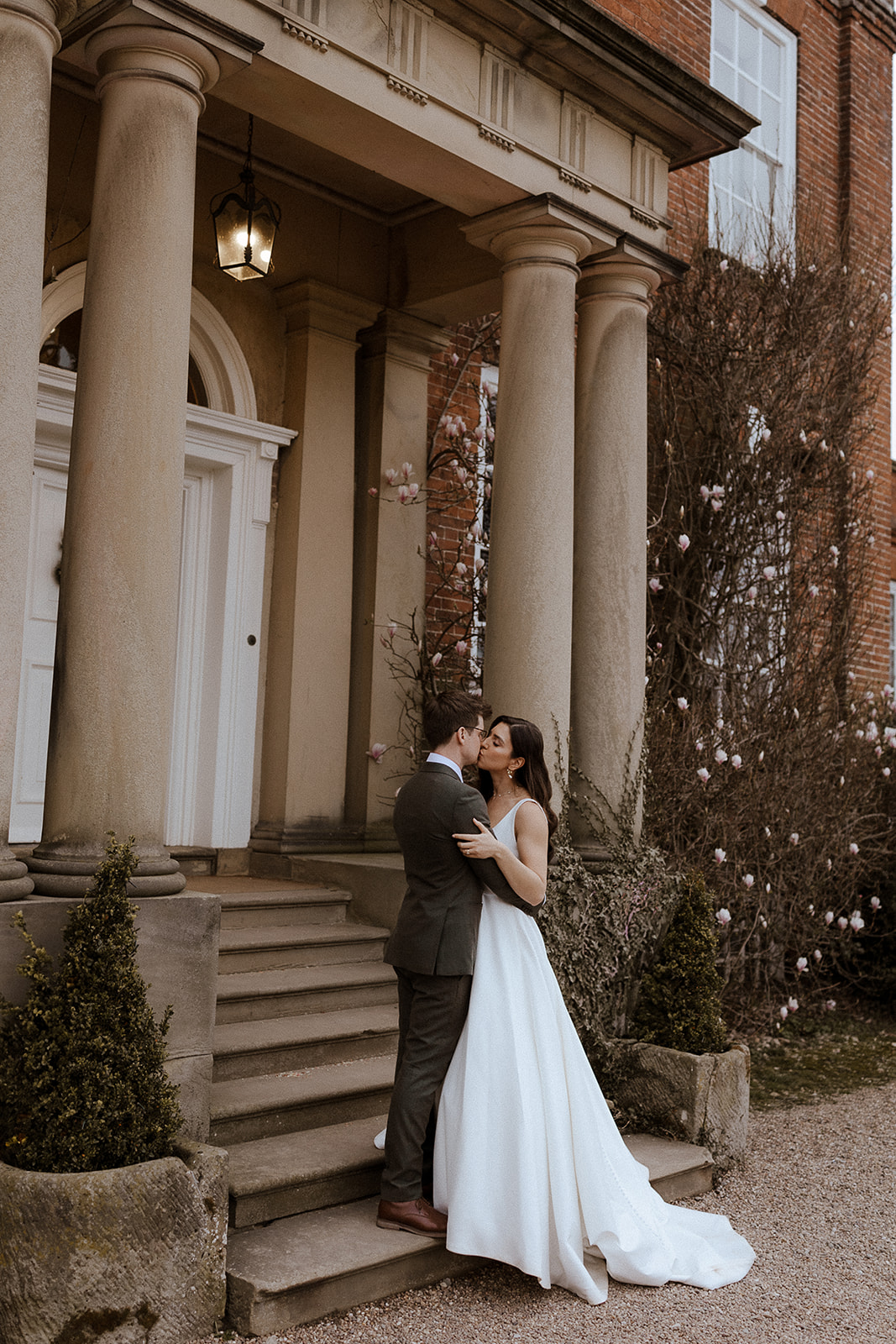 Music, pearls and national flower emblems themes reign supreme at this Iscoyd Park Spring 2025 wedding