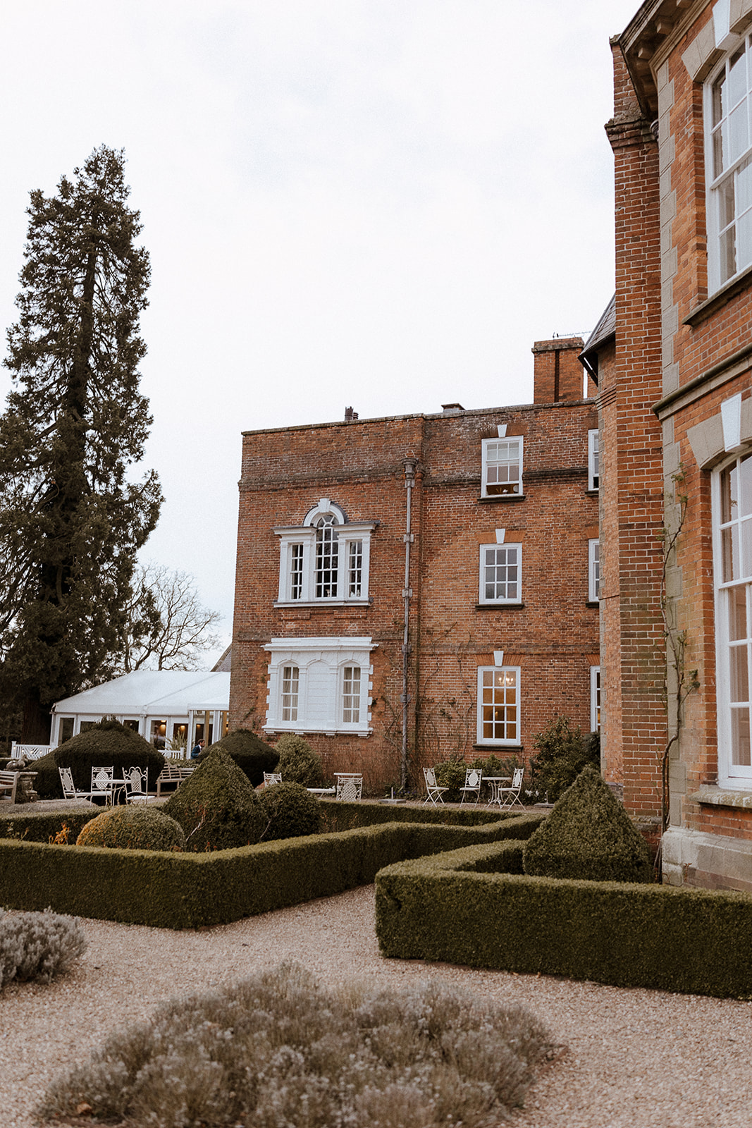 Music, pearls and national flower emblems themes reign supreme at this Iscoyd Park Spring 2025 wedding